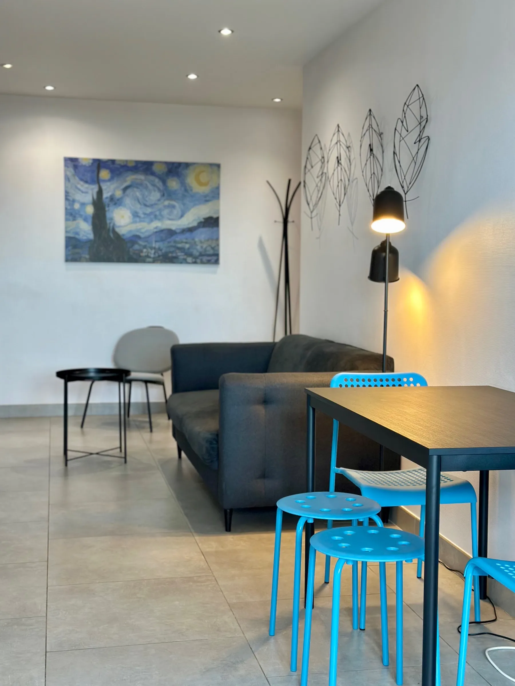 Séjour meublé lumineux entretenu avec soin